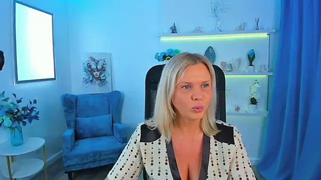 AgathaKlouin online show from October 2025 07:12:02 PM