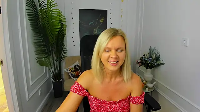 AgathaKlouin online show from October 2025 07:14:02 PM