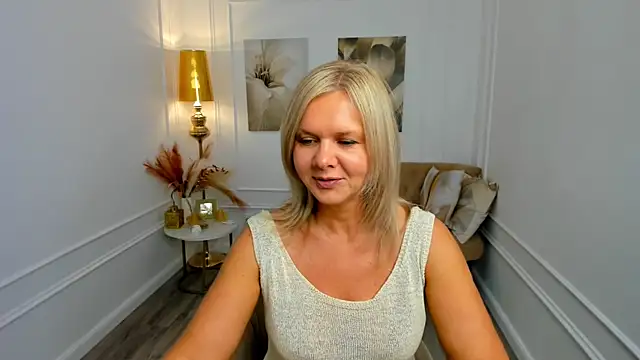 AgathaKlouin online show from June 2026 11:23:02 AM