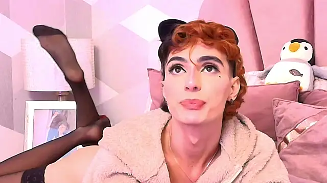 Snapshot of KylieMonnett chatting on February 2026 06:52:01 AM KylieMonnett online show from February 2026 06:52:01 AM