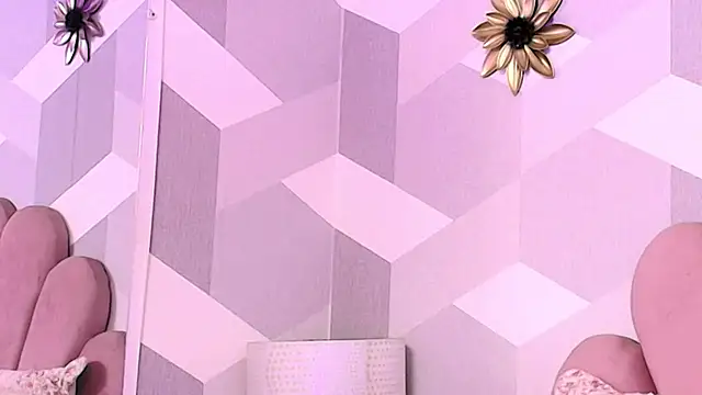 Snapshot of KylieMonnett chatting on February 2026 03:13:02 PM KylieMonnett online show from February 2026 03:13:02 PM