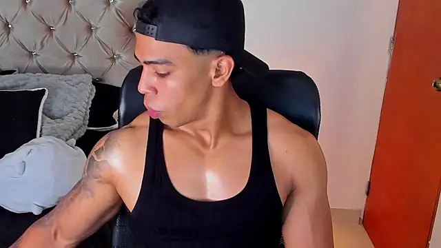 Andrew wolf7 online show from October 2025 07:55:01 PM