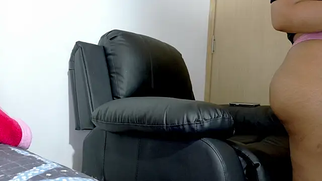 latinfeet-qos online show from May 2026 03:01:01 AM