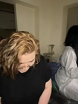 Leya  Droit online show from March 2025 04:20:01 PM