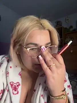 Leya  Droit online show from February 2026 09:38:01 PM