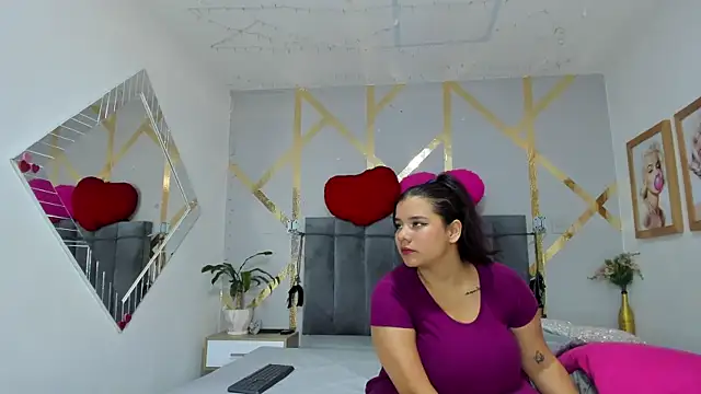 Caroliine Torres online show from June 2026 12:25:02 PM