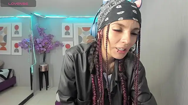 Snapshot of Dafne_huges chatting on December 2024 07:46:02 PM Dafne huges online show from December 2024 07:46:02 PM