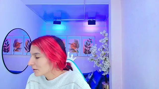 Dafne huges online show from September 2025 07:39:02 PM