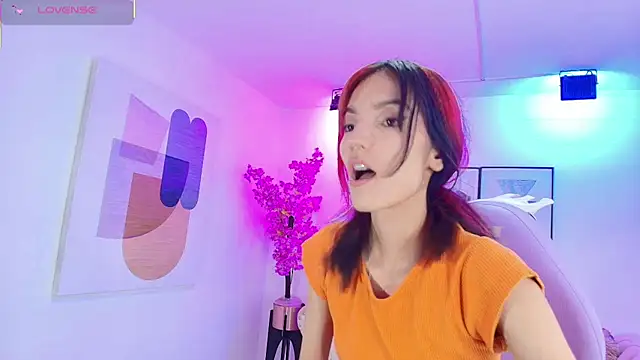 Dafne huges online show from October 2025 07:43:01 PM