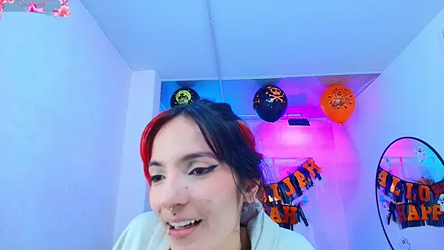 Dafne huges online show from October 2025 07:25:01 PM