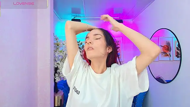 Dafne huges online show from November 2025 07:14:02 PM