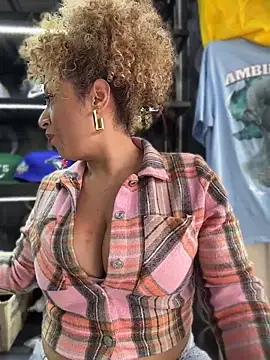 Katti Barrera online show from June 2026 07:00:02 PM