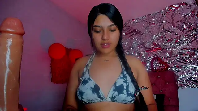 Snapshot of SarahStones chatting on March 2026 05:48:01 AM SarahStones online show from March 2026 05:48:01 AM