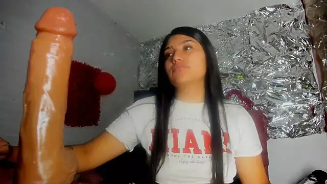 Snapshot of SarahStones chatting on March 2026 04:07:02 AM SarahStones online show from March 2026 04:07:02 AM