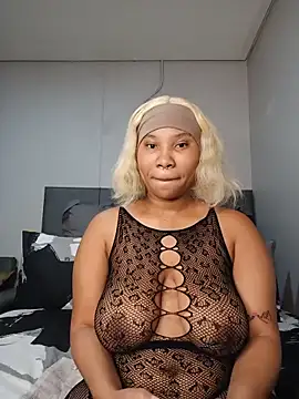 Snapshot of DrippinCaramelCutie chatting on June 2026 09:16:02 PM DrippinCaramelCutie online show from June 2026 09:16:02 PM