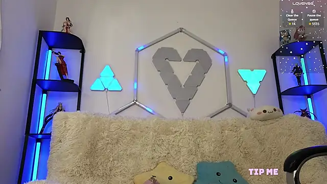 littlevixen18 online show from November 2025 01:55:02 PM