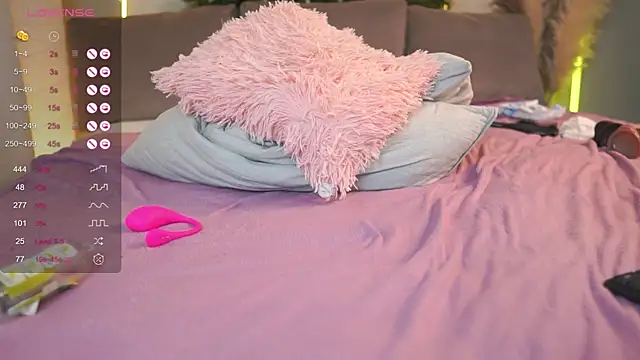 Snapshot of Chloeromantic chatting on January 2025 02:37:01 AM Chloeromantic online show from January 2025 02:37:01 AM