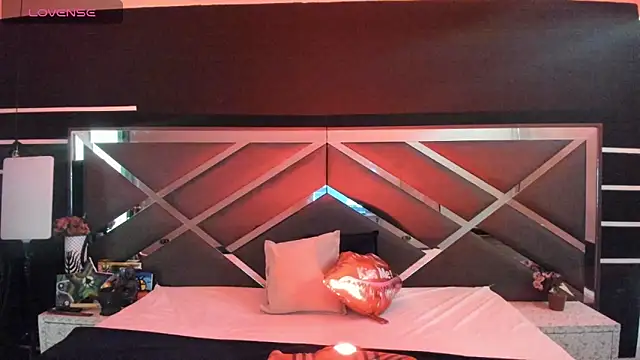 Snapshot of SexyNaf chatting on September 2025 07:06:02 PM SexyNaf online show from September 2025 07:06:02 PM