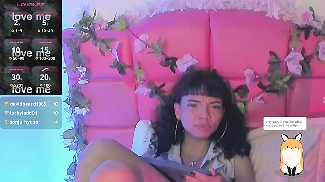 Snapshot of SexyNaf chatting on October 2025 07:23:01 AM SexyNaf online show from October 2025 07:23:01 AM