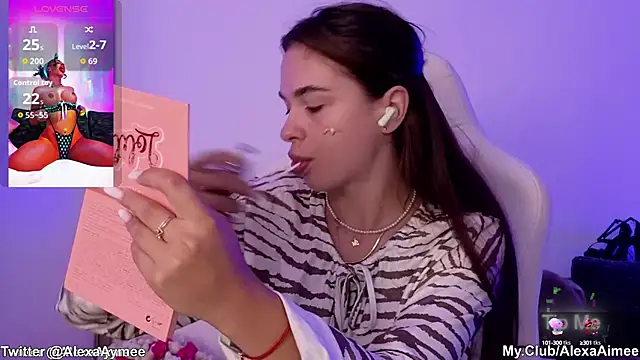 Snapshot of AlexaAimee chatting on September 2025 01:11:01 AM AlexaAimee online show from September 2025 01:11:01 AM