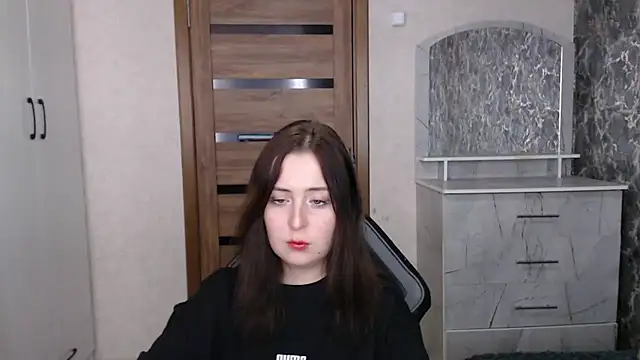 Kristy-Max online show from November 2025 07:34:02 PM