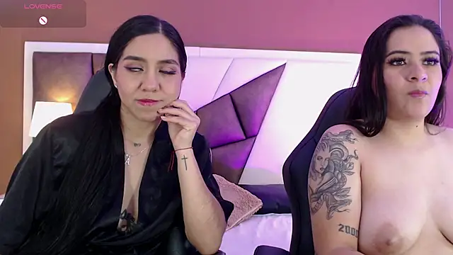 Snapshot of KarolandMichel chatting on December 2024 02:46:02 PM KarolandMichel online show from December 2024 02:46:02 PM