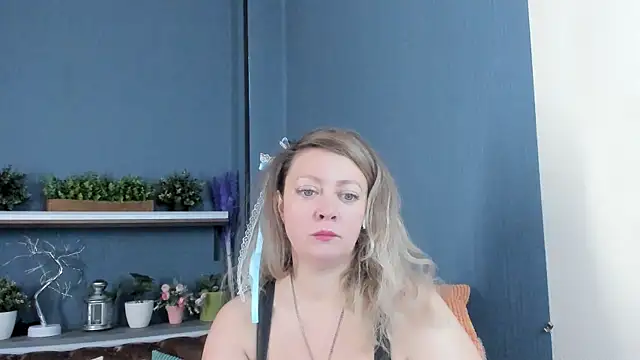 Snapshot of JesiaFoxi chatting on November 2025 02:00:01 PM JesiaFoxi online show from November 2025 02:00:01 PM