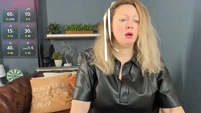 Snapshot of JesiaFoxi chatting on November 2025 01:32:02 PM JesiaFoxi online show from November 2025 01:32:02 PM