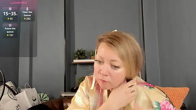 Snapshot of JesiaFoxi chatting on December 2025 01:31:02 PM JesiaFoxi online show from December 2025 01:31:02 PM