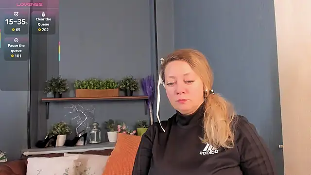 Snapshot of JesiaFoxi chatting on December 2025 09:37:02 AM JesiaFoxi online show from December 2025 09:37:02 AM