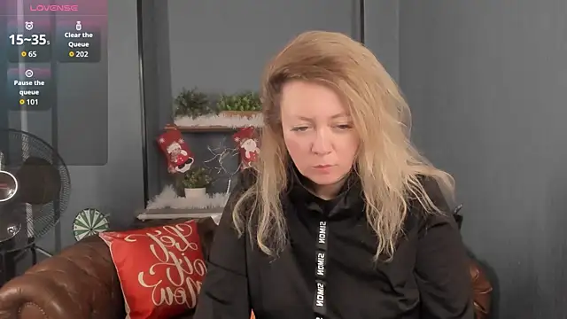 Snapshot of JesiaFoxi chatting on December 2025 01:19:01 PM JesiaFoxi online show from December 2025 01:19:01 PM