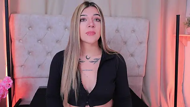 Snapshot of ashleyvalirya chatting on December 2024 04:01:02 AM ashleyvalirya online show from December 2024 04:01:02 AM