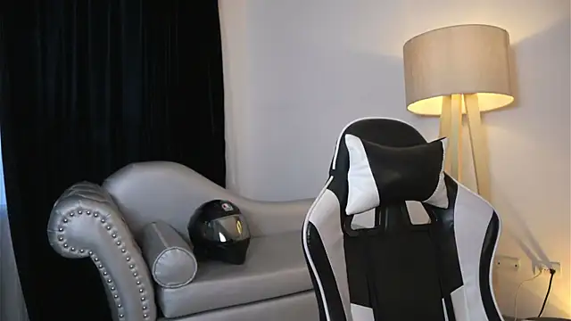 ashleyvalirya online show from April 2026 07:50:02 PM