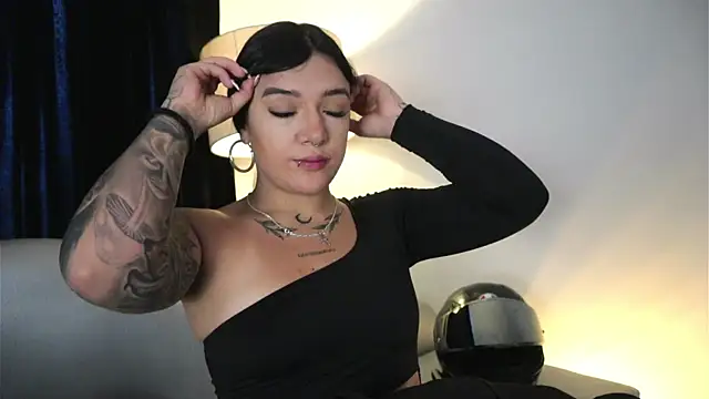 ashleyvalirya online show from April 2026 07:49:02 PM