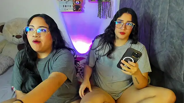 Snapshot of maddie-and-chelsea- chatting on November 2025 10:46:02 AM maddie-and-chelsea- online show from November 2025 10:46:02 AM