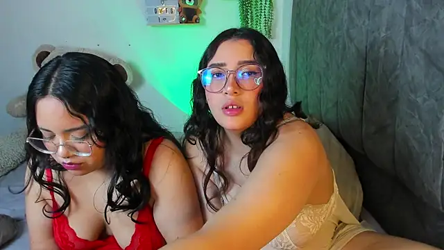 Snapshot of maddie-and-chelsea- chatting on November 2025 10:36:01 AM maddie-and-chelsea- online show from November 2025 10:36:01 AM