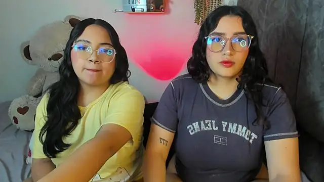 Snapshot of maddie-and-chelsea- chatting on November 2025 11:35:01 AM maddie-and-chelsea- online show from November 2025 11:35:01 AM