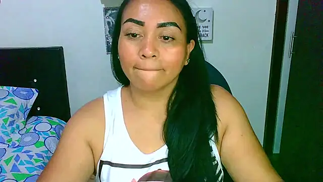 Snapshot of zaray_bella chatting on March 2026 11:00:02 PM zaray bella online show from March 2026 11:00:02 PM