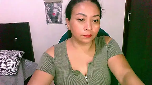 Snapshot of zaray_bella chatting on March 2026 10:24:02 PM zaray bella online show from March 2026 10:24:02 PM