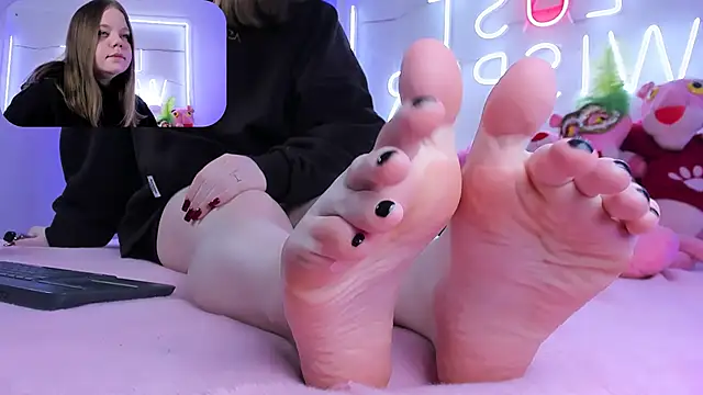 Snapshot of footfetish_baby chatting on January 2025 12:54:02 AM footfetish baby online show from January 2025 12:54:02 AM
