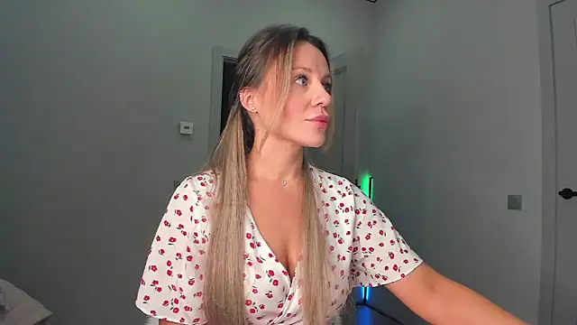  cometoseeme  online show from November 2025 05:00:01 PM