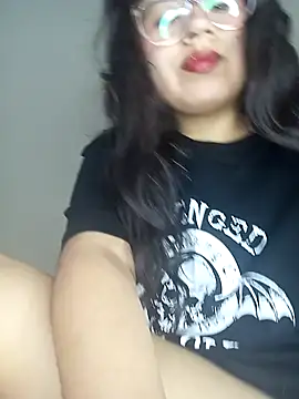 Snapshot of MishuColfer chatting on September 2025 05:33:01 AM MishuColfer online show from September 2025 05:33:01 AM