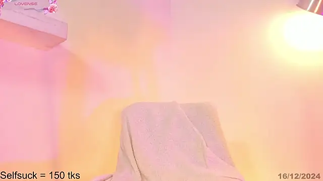 Snapshot of Samara_Gray chatting on December 2024 03:54:02 PM Samara Gray online show from December 2024 03:54:02 PM