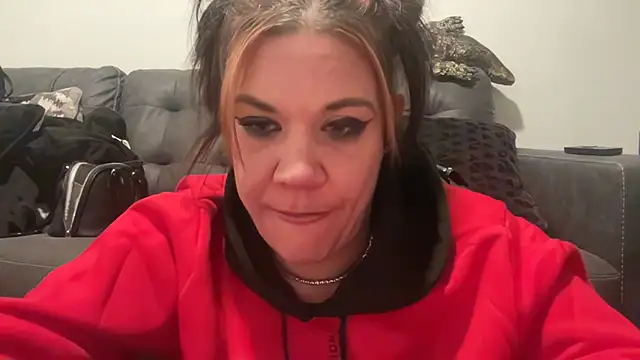 Snapshot of RavenRayyy chatting on November 2025 06:46:01 AM RavenRayyy online show from November 2025 06:46:01 AM