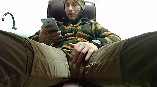 Snapshot of hardbigcock16 chatting on December 2024 01:18:02 PM hardbigcock16 online show from December 2024 01:18:02 PM