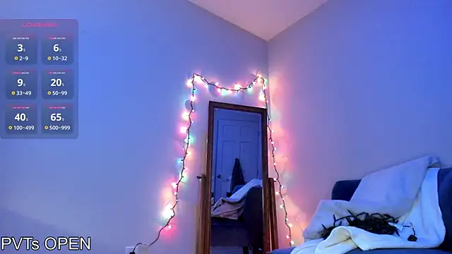 Peaches N Kreme online show from November 2025 04:37:02 AM