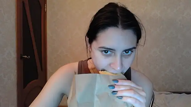 Snapshot of Kashtanka_ chatting on December 2024 06:10:02 AM Kashtanka online show from December 2024 06:10:02 AM