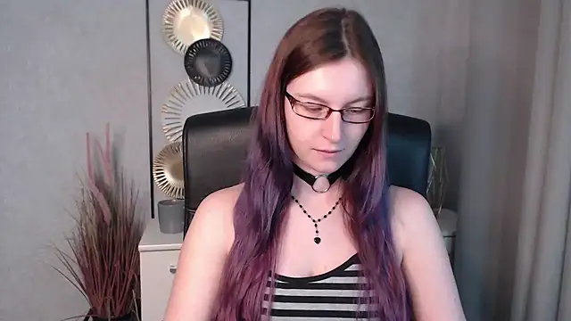 Snapshot of emmaxDelight chatting on December 2024 01:33:01 PM emmaxDelight online show from December 2024 01:33:01 PM