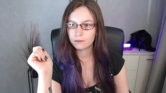 emmaxDelight online show from November 2025 01:22:04 PM