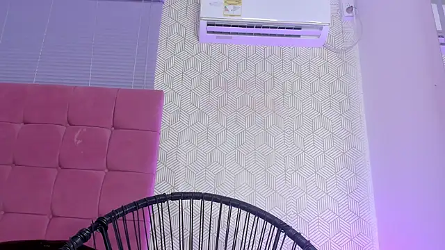 quianna  online show from January 2025 01:15:01 AM